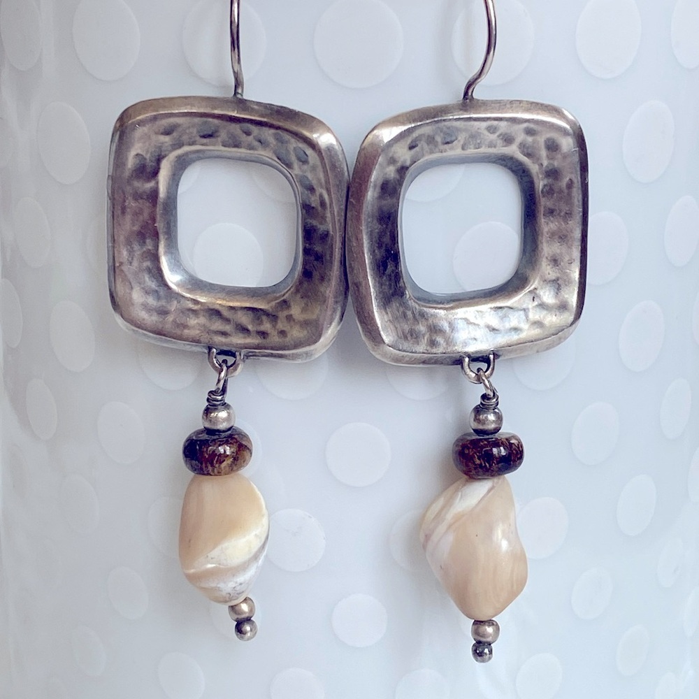 Silpada Elegant Silver and Cream Dangle Earrings W1518 - Picture 3 of 8